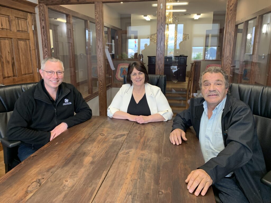 CARPENTERS LOCAL 1386 ARE COMMITTED TO BUILDING BETTER COMMUNITIES
L:R - Habitat for Humanity CEO, Perry Kendall, 
EST Deb Romero and Regional Manager 
for NB James Dawson
